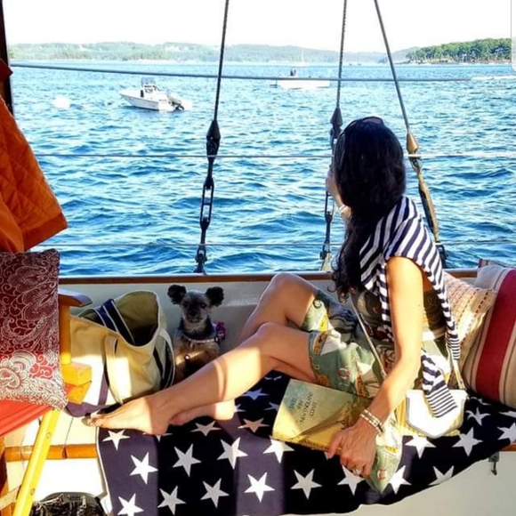 ๐ธPosh Ambassador ๐ธThe Ivy Closet - Picture 6 of 16